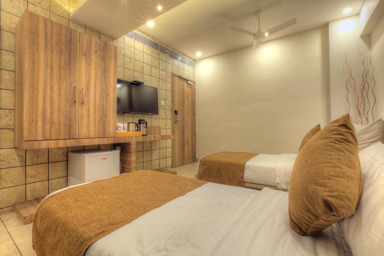 Scenaria Hotel Αχμπανταμπάντ Εξωτερικό φωτογραφία