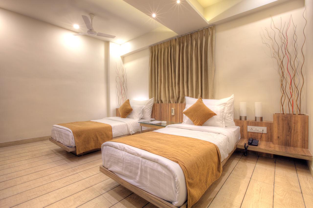 Scenaria Hotel Αχμπανταμπάντ Εξωτερικό φωτογραφία