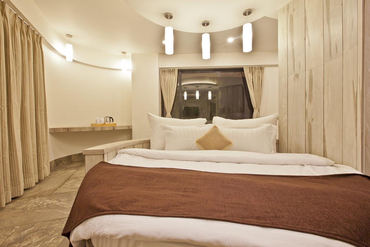 Scenaria Hotel Αχμπανταμπάντ Εξωτερικό φωτογραφία