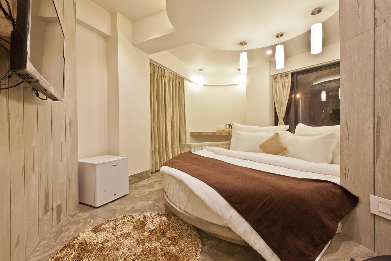 Scenaria Hotel Αχμπανταμπάντ Εξωτερικό φωτογραφία