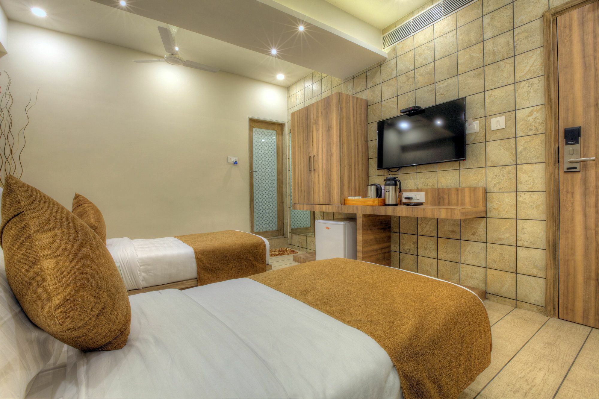 Scenaria Hotel Αχμπανταμπάντ Εξωτερικό φωτογραφία